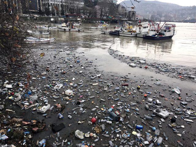 Zonguldak Limanı, çöple doldu