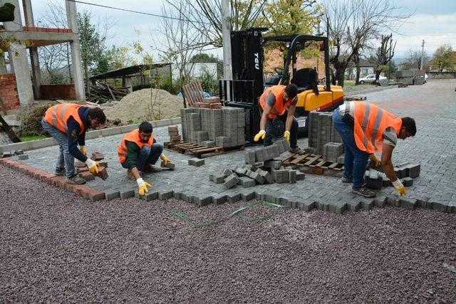 Kartepe’de yollar yenilenmeye devam ediyor