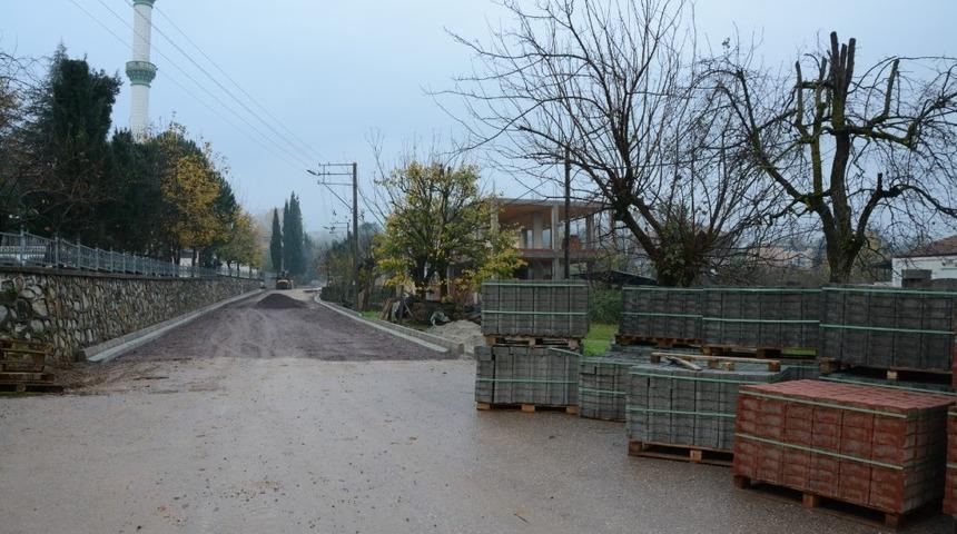 Kartepe&rsquo;de yollar yenilenmeye devam ediyor