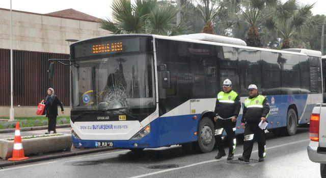 Valinin konvoyundaki polis motosikletine belediye otobüsü çarptı: 1 yaralı