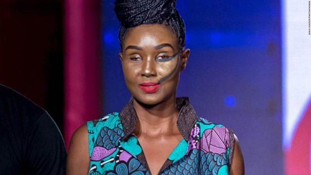 Fark yaratan defile!  Sıfır bedene savaş açan moda dünyası ‘kusurlu’ hatlara da kapılarını açtı