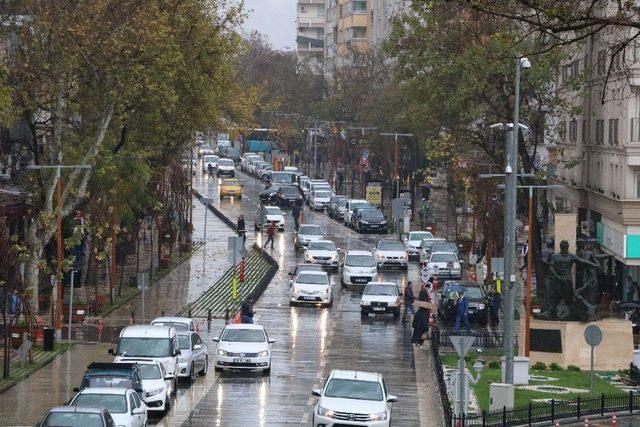 Kahramanmaraş’ta yağışlı etkili oluyor