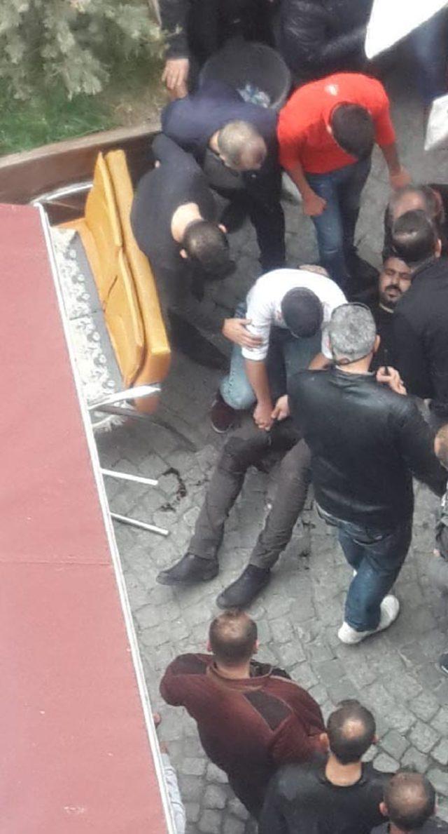 Babanın &ouml;ld&uuml;ğ&uuml; oğlunun yaralandığı silahlı saldırıya 3 g&ouml;zaltı 2