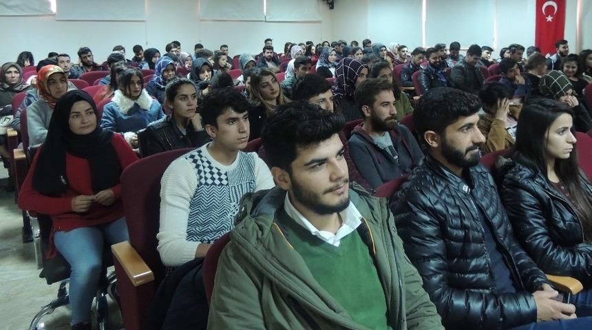 İslahiye MYO&rsquo;da insan hakları semineri d&uuml;zenledi