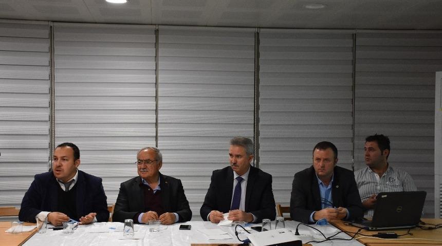 Baklan’da çiftçiler gece eğitiminde bir araya geldi