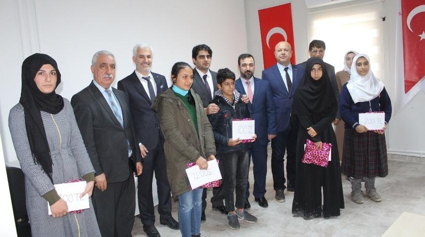 Samsat&rsquo;ta başarılı &ouml;ğrenciler &ouml;d&uuml;llendirildi