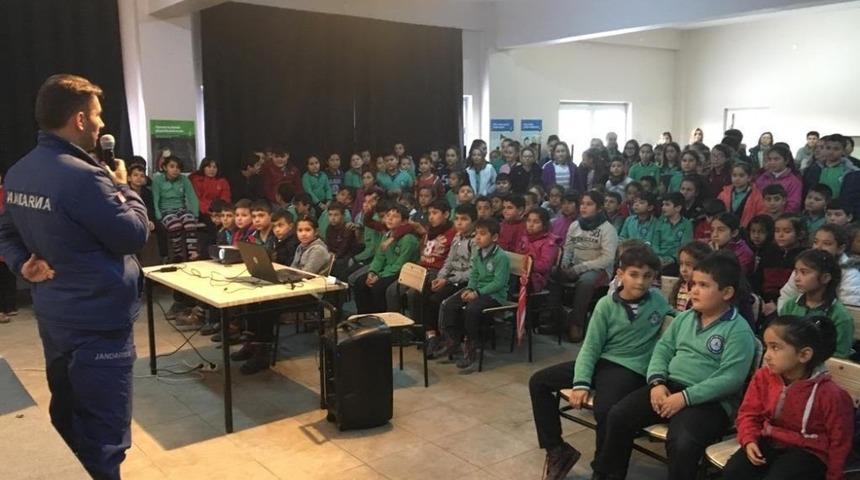 Alaşehir&rsquo;de jandarmadan &ouml;ğrencilere trafik eğitimi