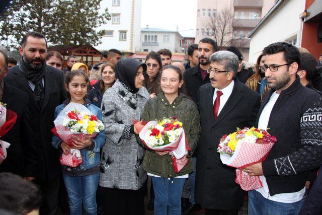 Çin’den başarıyla dönen Ardahanlı öğrencilere davul- zurnalı karşılama