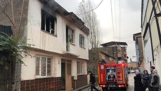 Evi yangında kullanılamaz hale geldi