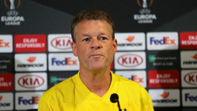 Erwin Koeman'ın Spartak Trnava maçı öncesi basın toplantısı 3 dakika sürdü