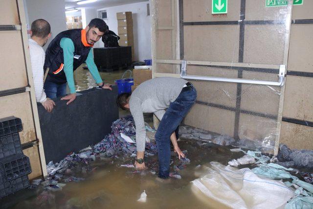 Bitlis'te tekstil fabrikası 'sel' suları altında kaldı