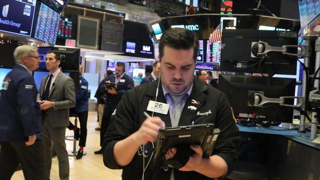 Traders at New York Stock Exchange 7 December 2018