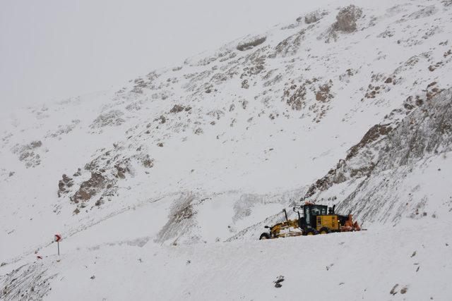 Başkale ve Bahçesaray'da okullara kar tatili