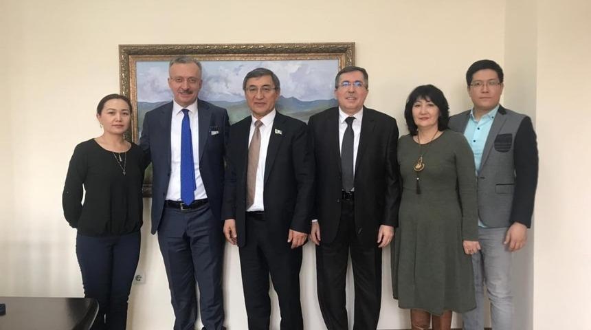 Rekt&ouml;r Akın Levent, Kazakistan&rsquo;ta &uuml;niversiteleri ziyaret etti