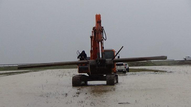 Fırtına elektrik direklerini devirdi G2