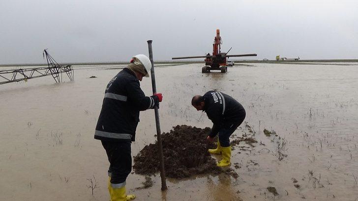 Fırtına elektrik direklerini devirdi G3