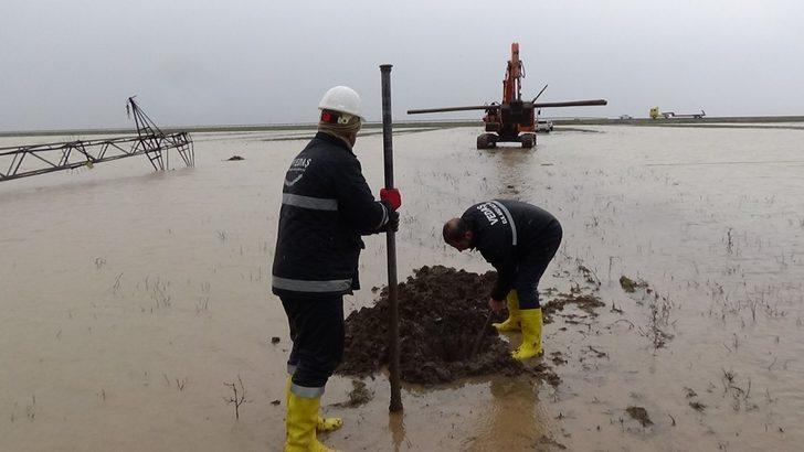 Fırtına elektrik direklerini devirdi G4