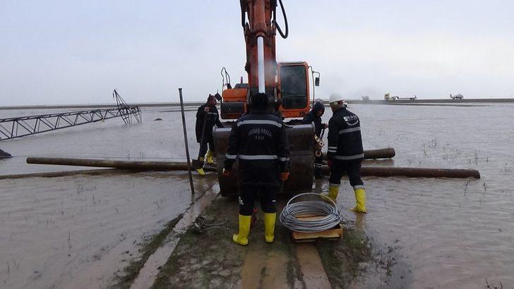 Fırtına elektrik direklerini devirdi G5