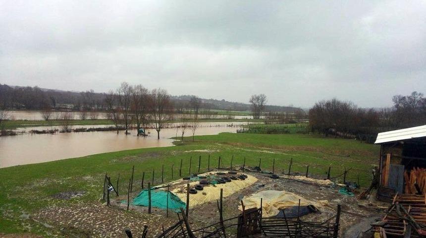 Kaynarca&rsquo;da tarım arazilerinin bir kısmı sular altında kaldı