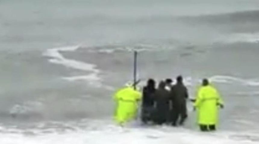 Balık&ccedil;ılar dalgalara meydan okuyor