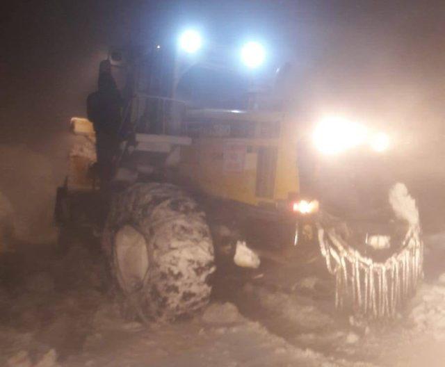 Hakkari’de 6 köy ile 16 mezra yolu ulaşıma kapandı