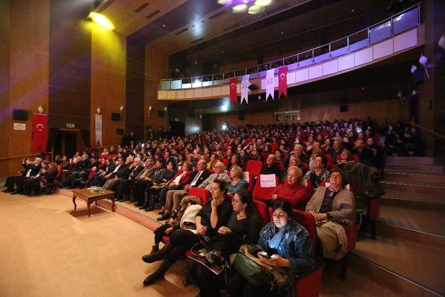 Zeki Müren şarkıları Efeler halkını mest etti