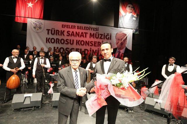 Zeki Müren şarkıları Efeler halkını mest etti