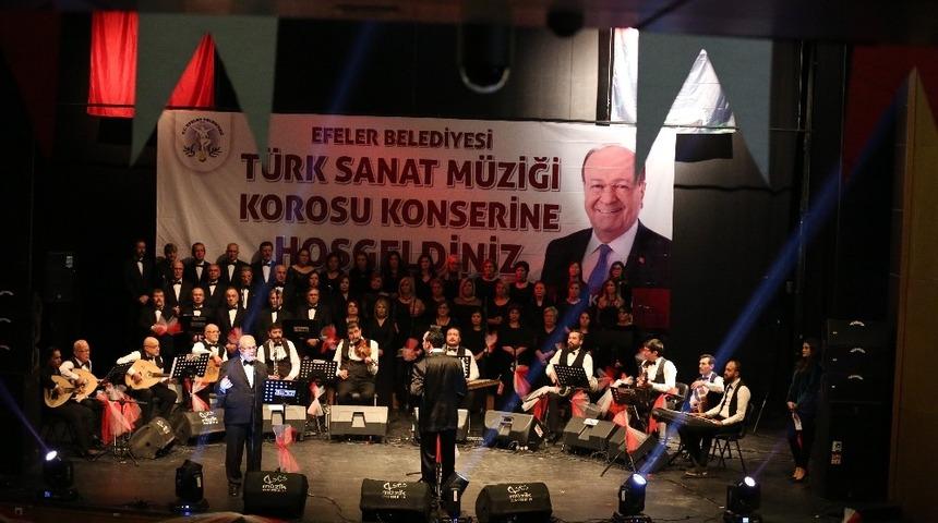 Zeki M&uuml;ren şarkıları Efeler halkını mest etti