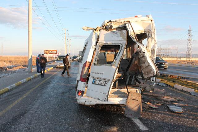 Aksaray'da işçi servisleri çarpıştı: 17 yaralı