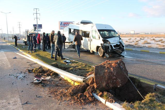 Aksaray'da işçi servisleri çarpıştı: 17 yaralı