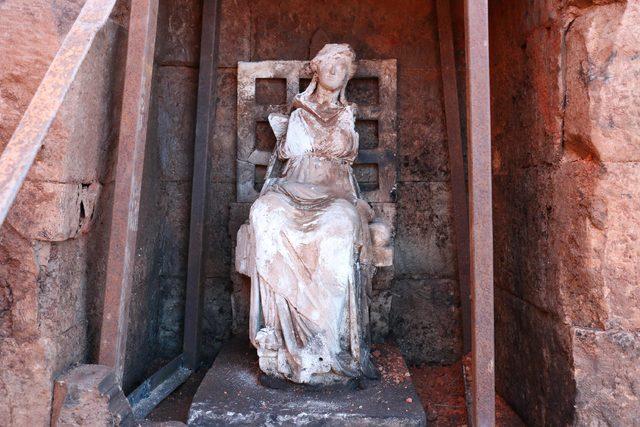 2 bin yıllık Kibele Heykeli'nin bulunduğu kaleye 1 milyon ziyaretçi