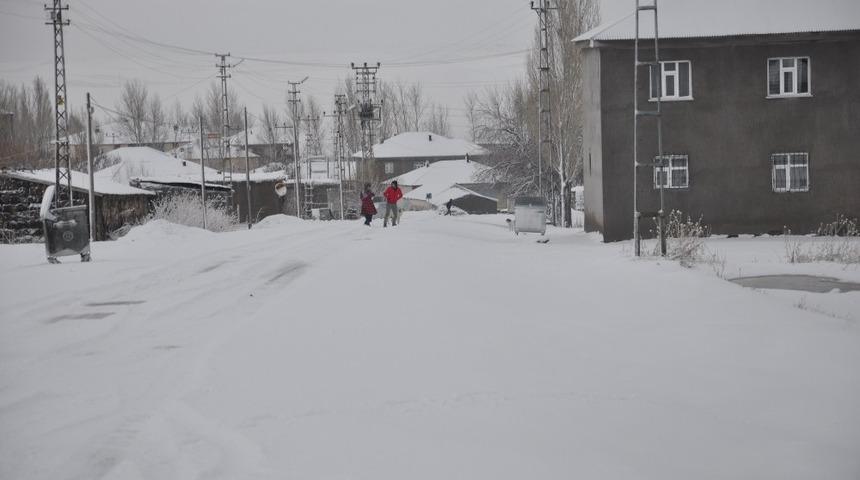 Bulanık&rsquo;ta kar yağışı