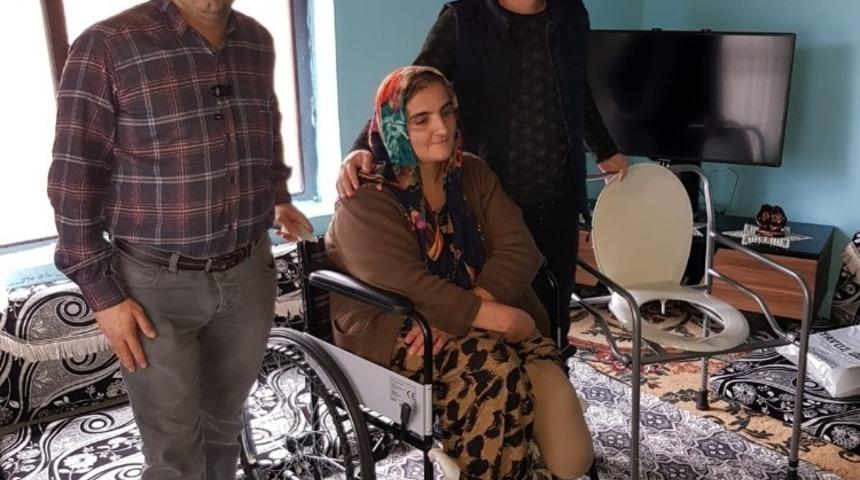 Engelli &Ccedil;ift&ccedil;i&rsquo;nin tekerlekli sandalye sevinci