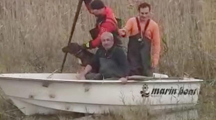 Bataklığa saplanan av k&ouml;peğini itfaiye kurtardı