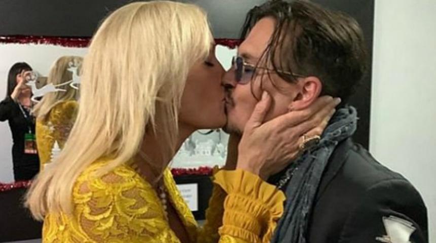 Kim bu gizemli sarışın?