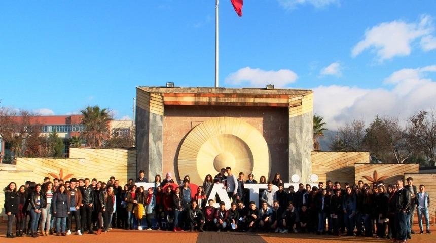 Liseli &ouml;ğrencilerin g&ouml;zdesi; AD&Uuml;