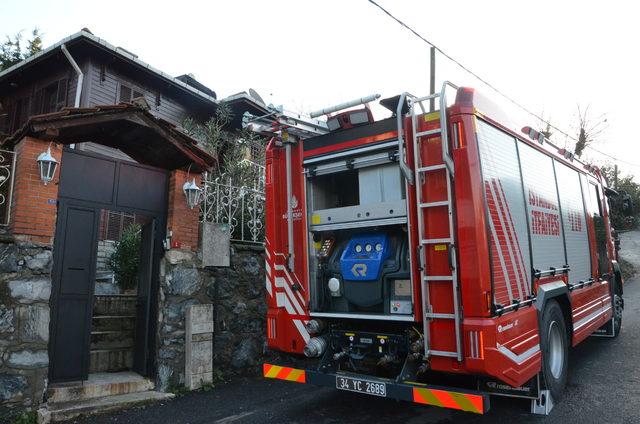 Beykoz'da duman yükselen eve giren itfaiye bir kişinin cesediyle karşılaştı