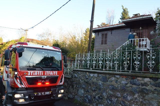 Beykoz'da duman yükselen eve giren itfaiye bir kişinin cesediyle karşılaştı