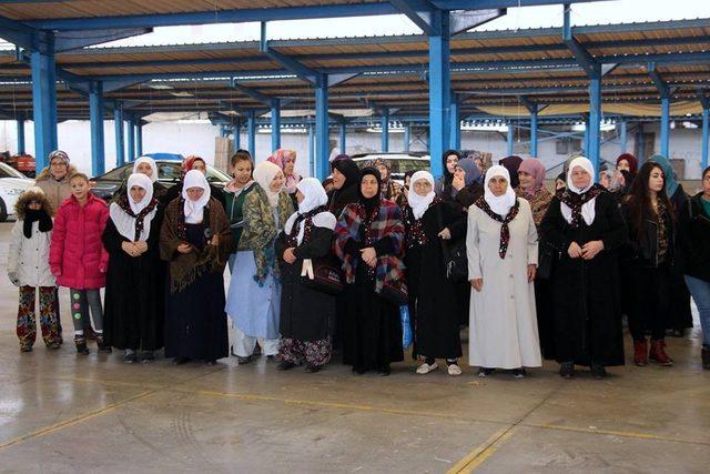 Osmaneli’nde kutsal topraklara gidecek olan hacı adayları uğurlandı