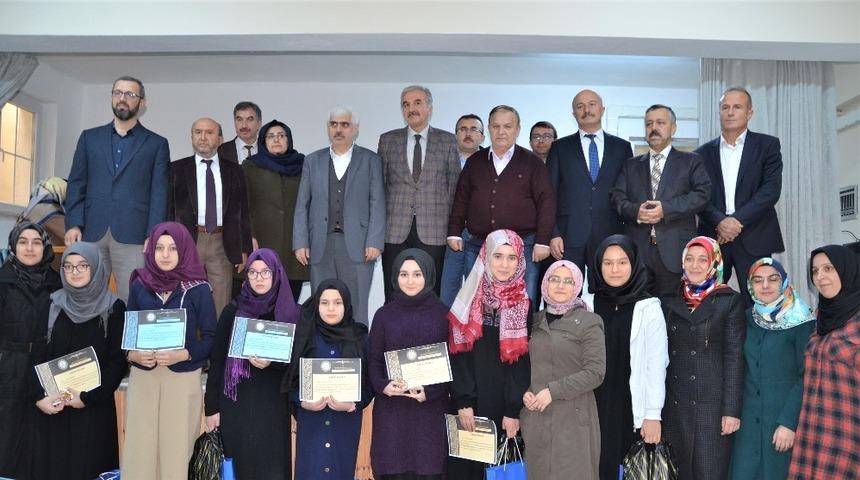 Başkan &Ouml;zt&uuml;rk&rsquo;ten hafızlara &ouml;d&uuml;l