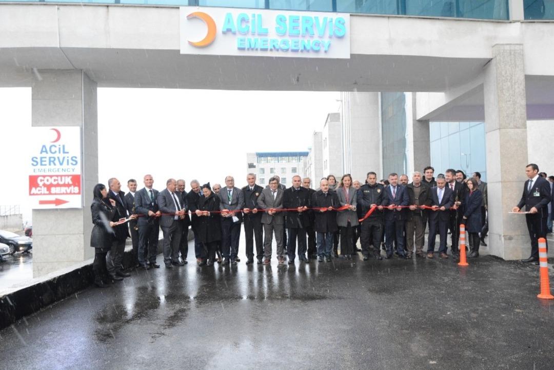 D&uuml;zce &Uuml;niversitesi hastanesi&rsquo;nin yeni acil servisi t&ouml;renle hizmete a&ccedil;ıldı