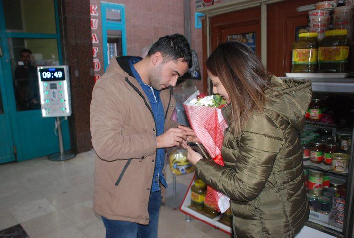 Otobüs terminalinde evlilik teklifi sürprizi G3