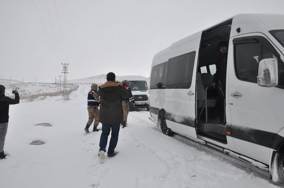 Jandarma ekibinin hayvan sevgisi