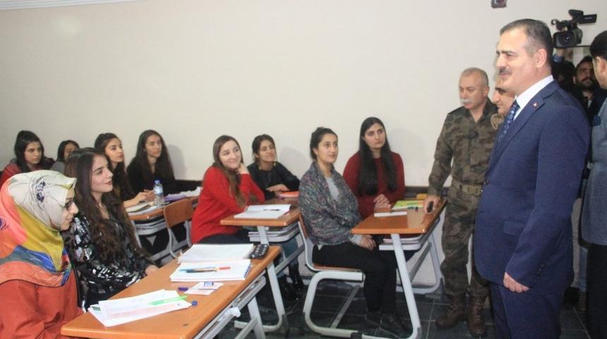 Vali Akbıyık&rsquo;tan &lsquo;Destekleme ve Yetiştirme Kurs Merkezi&rsquo;ne ziyaret