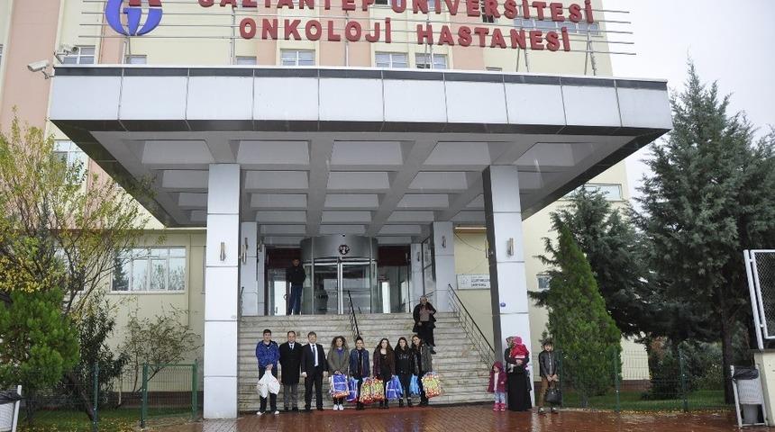 Lise &ouml;ğrencilerinden kanser hastalarına moral ziyareti