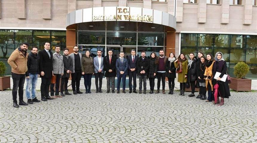 Aybüke öğretmenin mesai arkadaşlarından Vali Şahin’e ziyaret