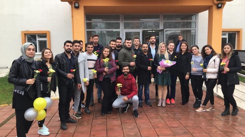&Ouml;ğrencilerinden huzurevine ziyaret