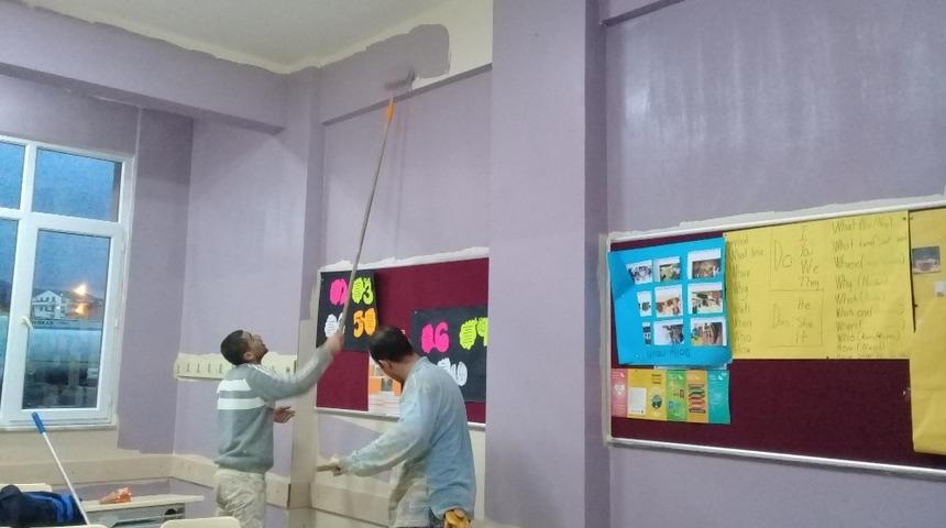 K&ouml;rfez&rsquo;de okullara 3 milyon TL&rsquo;lik bakım onarım desteği