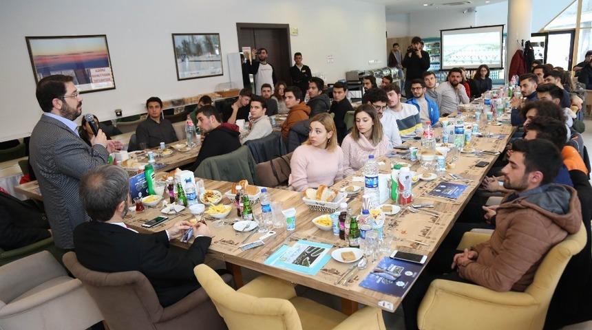 Başkan Yazgı projelerini &uuml;niversite &ouml;ğrencilerine anlattı