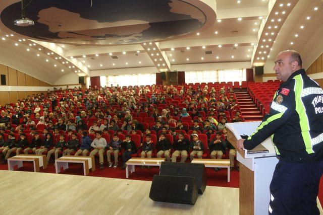 Öğrencilere polis mesleği anlatıldı